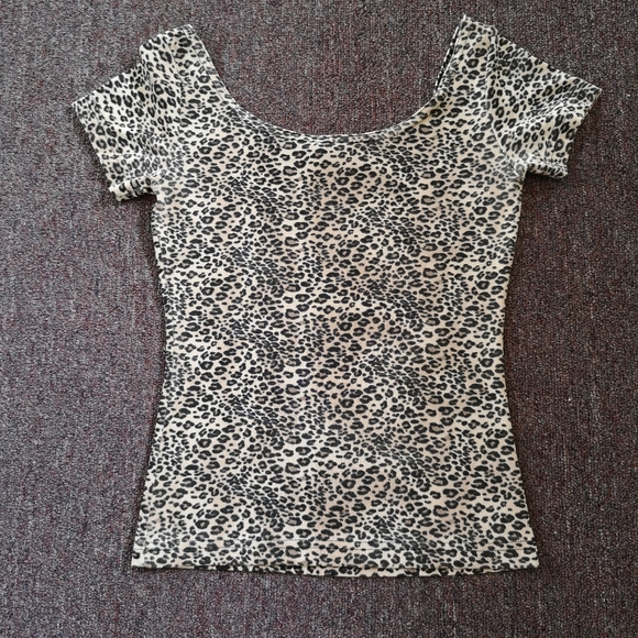 🔵 3/$30 Cheetah Print Women's Shirt - Picture 9 of 11